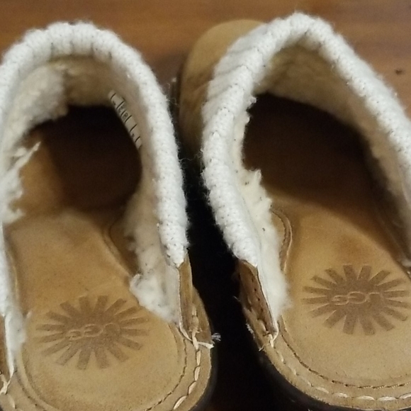 Ladies UGG Clogs - Picture 3 of 4